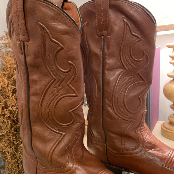 Dan Post boots in like new condition. Mens 8 or womens 10.  Very soft leather. - Picture 4 of 8